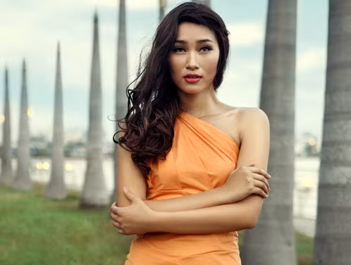 Huyền Trang đã có những chia sẻ về việc BTC VN's Next Top Model "quỵt" giải thưởng của cô trên facebook cá nhân. Huyền Trang đã có những chia sẻ về việc BTC VN's Next Top Model