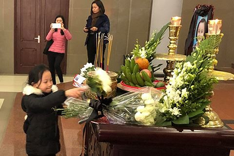 Xúc động các bạn nhỏ tới viếng Hải An - cô bé có trái tim nhân hậu ảnh 2