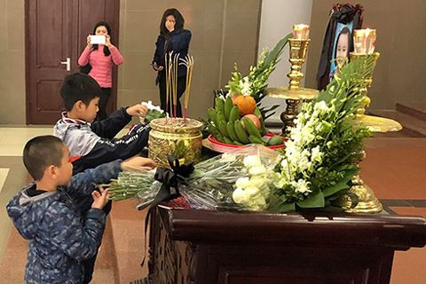 Xúc động các bạn nhỏ tới viếng Hải An - cô bé có trái tim nhân hậu ảnh 3