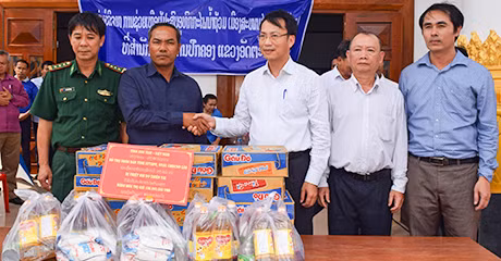 Kon Tum hỗ trợ nhân dân tỉnh Attapư (Lào) bị sự cố vỡ đập thuỷ điện ảnh 1