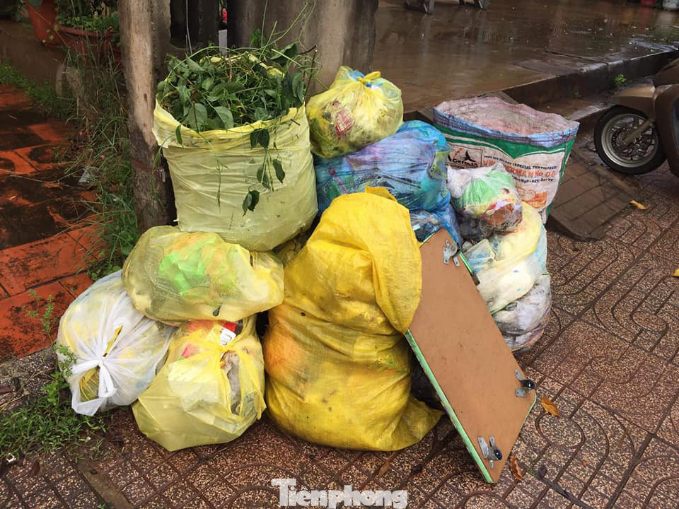 Người dân ngộp thở trong thị trấn ngập rác ở Đắk Lắk ảnh 5