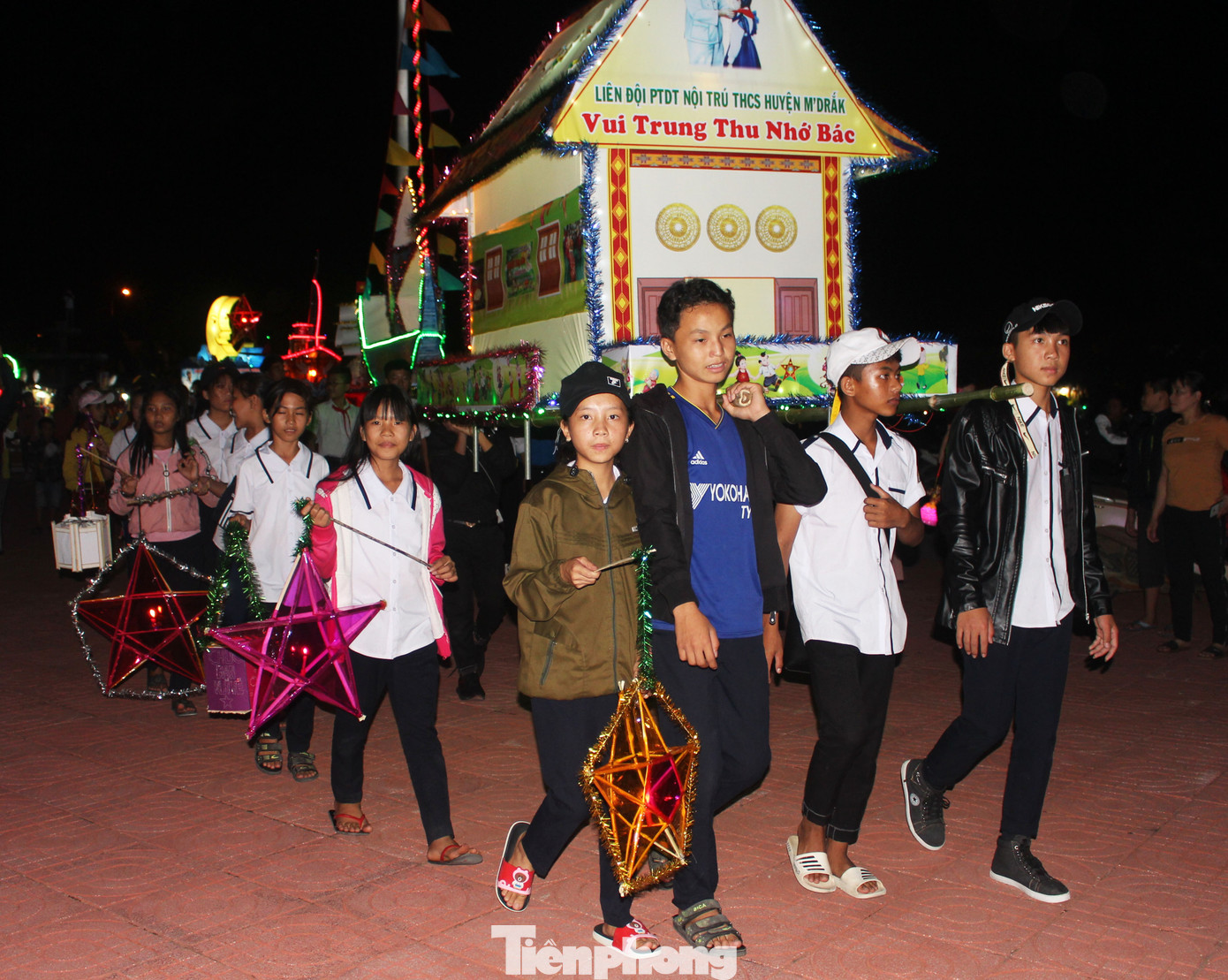 Thiếu nhi huyện thảo nguyên M’đrắk với Hội trăng rằm 'nhiều quà chưa từng có' ảnh 3