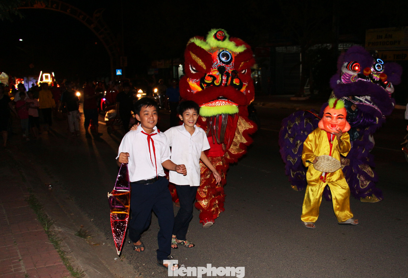 Thiếu nhi huyện thảo nguyên M’đrắk với Hội trăng rằm 'nhiều quà chưa từng có' ảnh 4