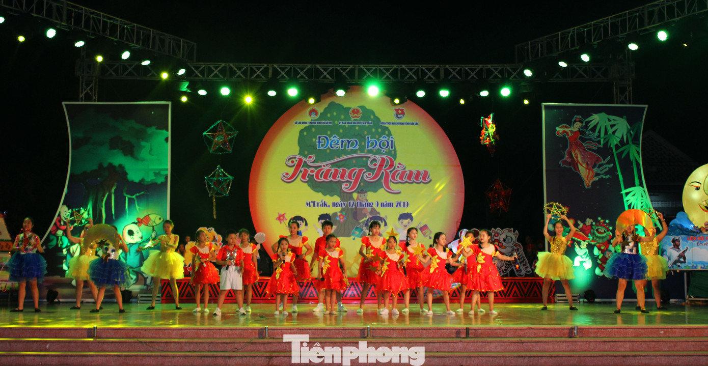 Thiếu nhi huyện thảo nguyên M’đrắk với Hội trăng rằm 'nhiều quà chưa từng có' ảnh 5