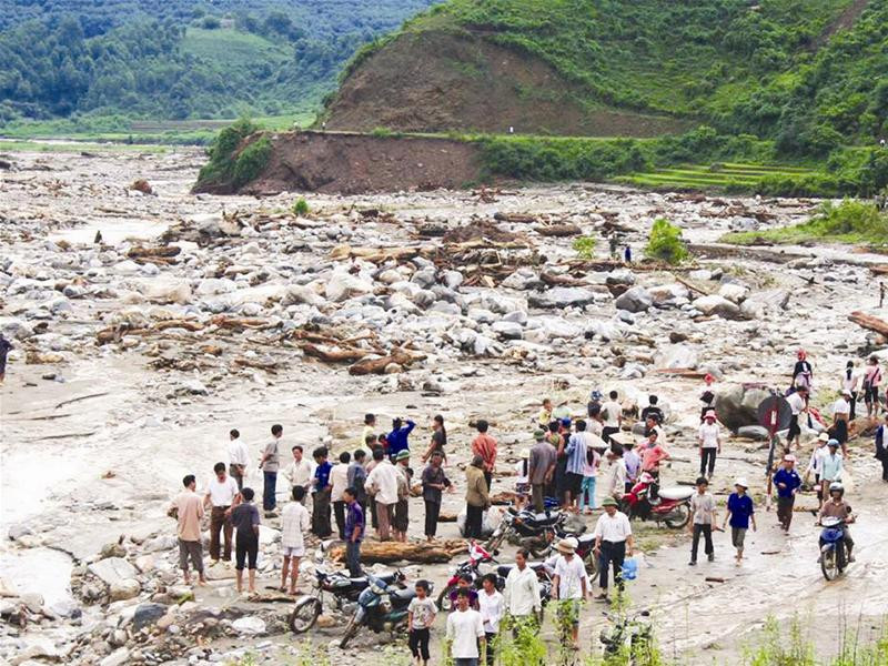 Cảnh hoang tàn này trước đây là nơi cư ngụ của 19 hộ dân và cánh đồng màu mỡ của bản Tùng Chỉn, xã Trịnh Tường, huyện Bát Xát, Lào Cai. 21 người trong bản đã chết và mất tích sau lũ dữ. Ảnh: Bùi Kỳ - TTXVN