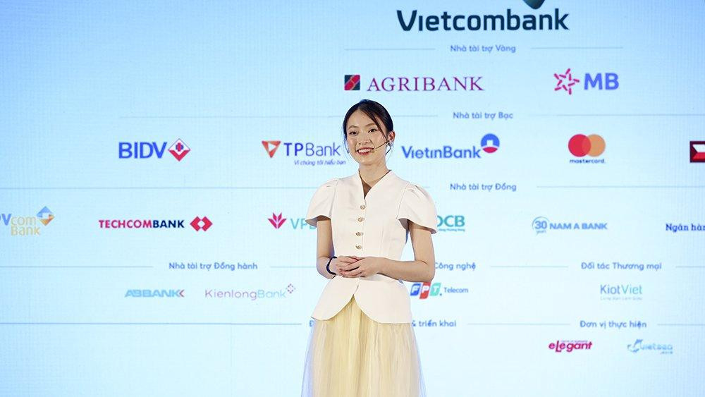 Kể từ khi lên sóng với vai trò MC "Đường lên đỉnh Olympia", độ phủ sóng của Khánh Vy ngày càng dày đặc hơn ở nhiều sự kiện tầm cỡ. Là một trong những MC trẻ nhất của VTV, Khánh Vy không ngừng học hỏi, trau dồi kỹ năng và từng bước trưởng thành hơn trên sân khấu. Phương châm của cô: "Giá trị của một người chính là trung bình cộng của 5 người mà họ thân thiết, gần gũi nhất". Vy cảm thấy rất may mắn khi không chỉ 5, mà mỗi ngày trôi qua mình đều có cơ hội được tiếp xúc với vô số những con người thú vị, tài năng và bản lĩnh". Kể từ khi lên sóng với vai trò MC "Đường lên đỉnh Olympia", độ phủ sóng của Khánh Vy ngày càng dày đặc hơn ở nhiều sự kiện tầm cỡ. Là một trong những MC trẻ nhất của VTV, Khánh Vy không ngừng học hỏi, trau dồi kỹ năng và từng bước trưởng thành hơn trên sân khấu. Phương châm của cô: "Giá trị của một người chính là trung bình cộng của 5 người mà họ thân thiết, gần gũi nhất". Vy cảm thấy rất may mắn khi không chỉ 5, mà mỗi ngày trôi qua mình đều có cơ hội được tiếp xúc với vô số những con người thú vị, tài năng và bản lĩnh".