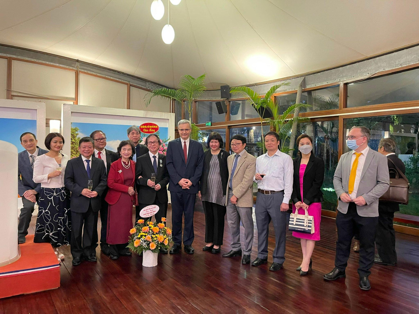 Đoàn đại biểu, khách tại lễ trao Huân chương cho NSND Đặng Nhật Minh.