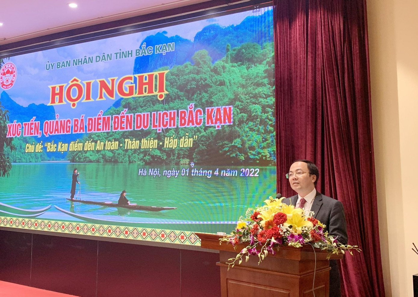 Chủ tịch UBND tỉnh Bắc Kạn hy vọng các nhà đầu tư quan tâm tới du lịch của tỉnh này hơn nữa. Chủ tịch UBND tỉnh Bắc Kạn hy vọng các nhà đầu tư quan tâm tới du lịch của tỉnh này hơn nữa.