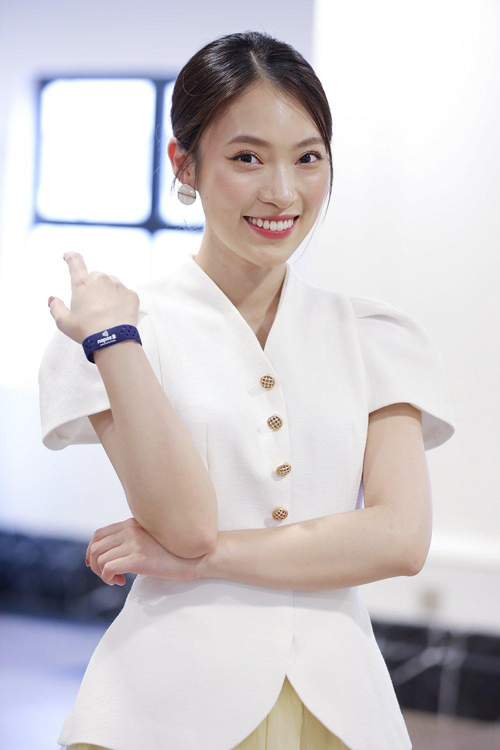 Khánh Vy hứa hẹn truyền cảm hứng tới công chúng và nhất là giới trẻ về chính sách thanh toán số. Cô sở hữu hệ thống kênh mạng xã hội có sức hút: Youtube có hơn 1,5 triệu lượt đăng ký, Facebook có hơn 2,3 triệu lượt theo dõi, Tiktok hơn 1,3 triệu lượt theo dõi và Instagram hơn 550 nghìn người theo dõi. Khánh Vy hứa hẹn truyền cảm hứng tới công chúng và nhất là giới trẻ về chính sách thanh toán số. Cô sở hữu hệ thống kênh mạng xã hội có sức hút: Youtube có hơn 1,5 triệu lượt đăng ký, Facebook có hơn 2,3 triệu lượt theo dõi, Tiktok hơn 1,3 triệu lượt theo dõi và Instagram hơn 550 nghìn người theo dõi.