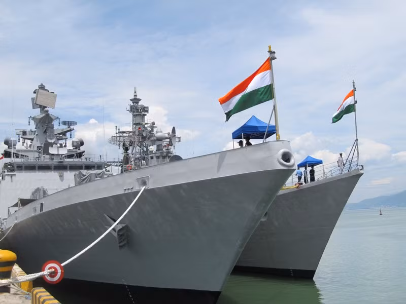 Bộ đôi tàu chiến INS SATPURA (F48) và INS RANVIJAY (D55)