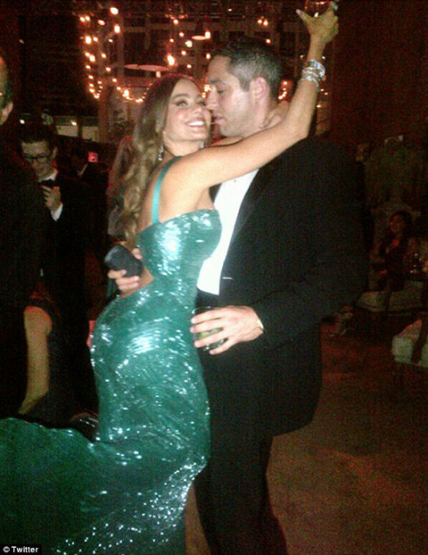 Tại lễ trao giải năm nay, đoàn làm phim Modern Family nhận giải Series phim hài kịch xuất sắc nhất năm thứ 3 liên tiếp vì thế cô rất vui mừng