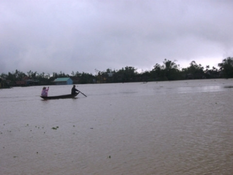 Miền trung ngập trong lũ lịch sử. Miền trung ngập trong lũ lịch sử