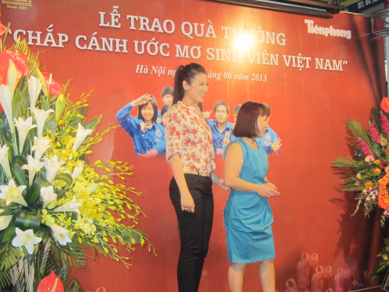 Với sự góp mặt của Á Hậu Dương Tú Anh cuộ thi Hoa hậu Việt Nam 2012