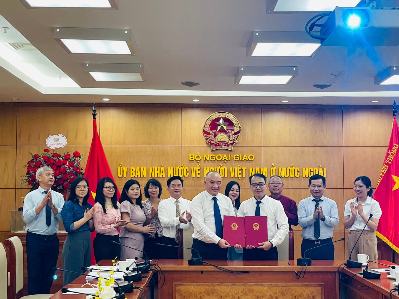 Quang cảnh lễ ký kết.