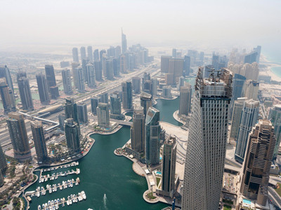 1. Dubai Giá nhà tăng trong năm: 28,5% Làn sóng đầu tư vào Dubai đang khiến thị trường bất động sản tại đây bùng nổ. Du lịch và thương mại cũng khởi sắc cũng khiến triển vọng kinh tế của tiểu quốc này rất sáng sủa. Nhà phân tích Kate Everett-Allen tại Knight Frank cho biết Dubai đang được coi là “nơi trú ẩn an toàn” tại khu vực Trung Đông. “Chúng tôi thấy rất nhiều nhà đầu tư từ Ấn Độ, Pakistan và Iran đổ tiền vào đây”, bà nói