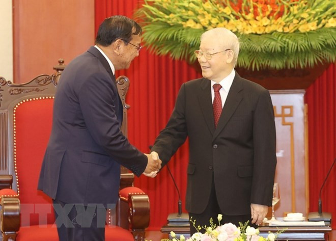 Sáng 18/10, tại Trụ sở Trung ương Đảng, Tổng Bí thư Nguyễn Phú Trọng tiếp Ủy viên Ban Thường vụ, Trưởng ban Đối ngoại Trung ương Đảng Nhân dân Campuchia Prak Sokhonn đang thăm, làm việc tại Việt Nam. (Ảnh: Trí Dũng/TTXVN) Sáng 18/10, tại Trụ sở Trung ương Đảng, Tổng Bí thư Nguyễn Phú Trọng tiếp Ủy viên Ban Thường vụ, Trưởng ban Đối ngoại Trung ương Đảng Nhân dân Campuchia Prak Sokhonn đang thăm, làm việc tại Việt Nam. (Ảnh: Trí Dũng/TTXVN)