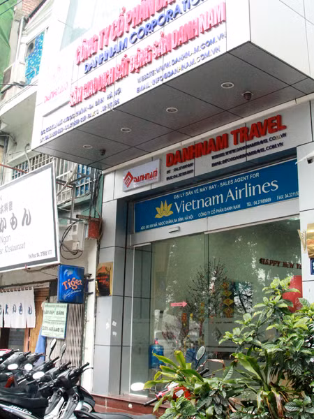 Một nhân viên của công ty cổ phần Danh Nam cho biết, công ty hoạt động từ thứ hai, nhưng sàn giao dịch bất động sản thì chưa khởi động lại