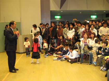 Tổng lãnh sự Lê Đức Lưu chúc Tết bà con