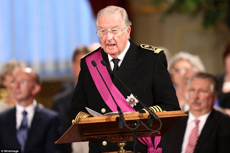 Cựu vương Albert II phát biểu trước buổi nhậm chức của tân vương Philippe