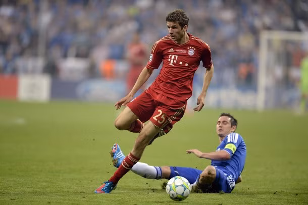 Được thi đấu trên sân nhà, dễ hiểu vì sao Bayern Munich chơi tấn công, áp đảo Chelsea ngay từ đầu