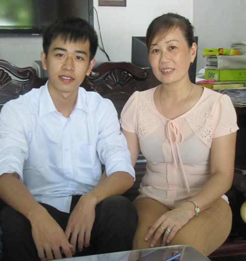 Mẹ của Quốc luôn động viên, hỗ trợ em trong suốt quá trình học tập. Mẹ của Quốc luôn động viên, hỗ trợ em trong suốt quá trình học tập