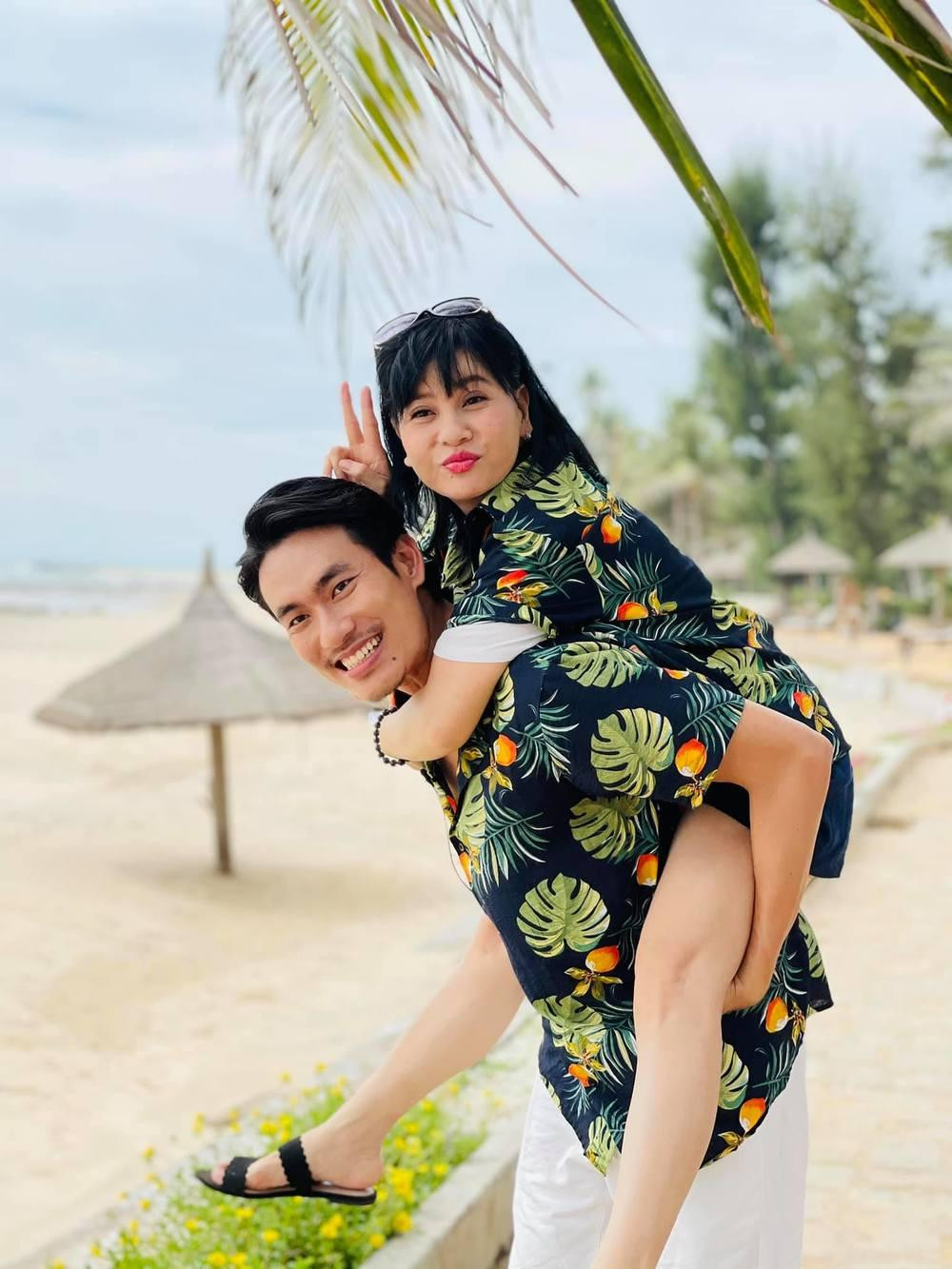 Mối tình tan vỡ vì sự xuất hiện của người thứ ba.