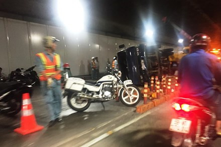 BẢN TIN ATGT: Mẹ bất cẩn để con vặn ga xe máy lao vào gốc cây ảnh 4