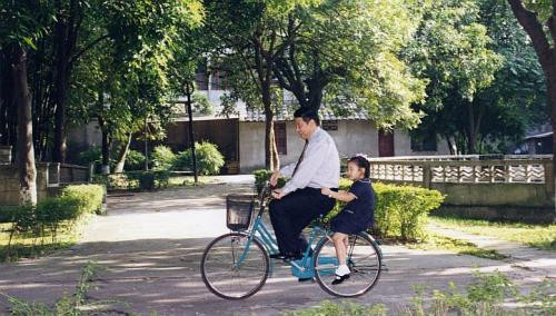 Thời thơ ấu của Tập Minh Trạch. Thời thơ ấu của Tập Minh Trạch