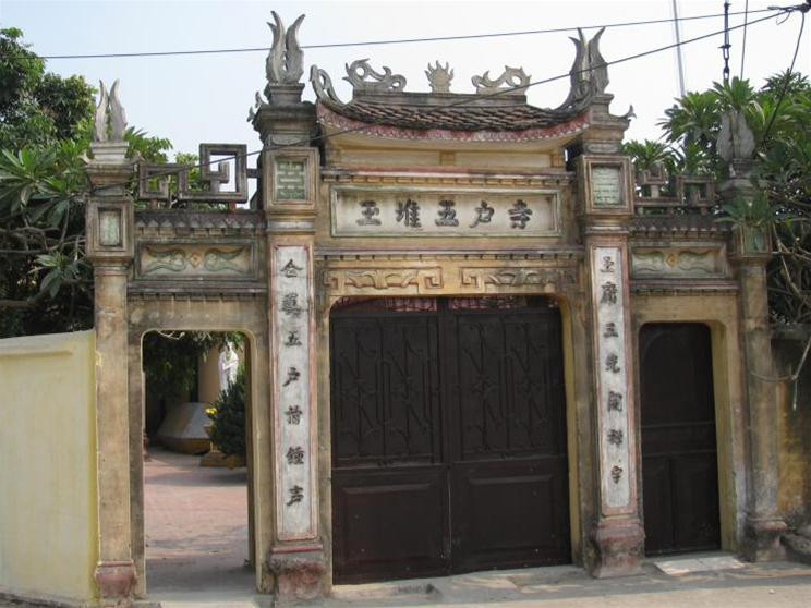 Chùa Ngọc Đôi được xây dựng trên một phần đất của chùa Ngũ Hộ xưa