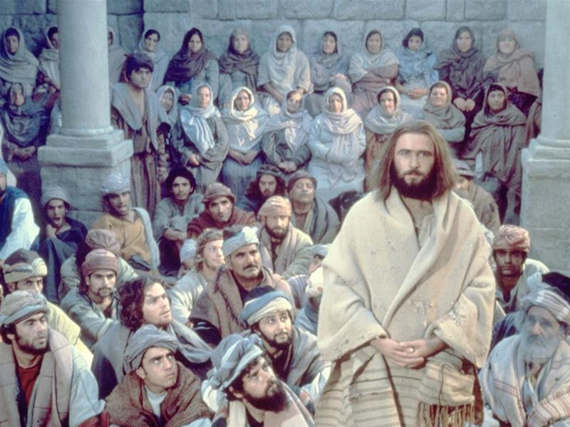 Diễn viên Brian Deacon hóa thân rất thành công hình ảnh Chúa Jesus trong phim Cuộc đời Chúa Jesus