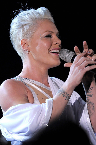 Sau đó cởi dần...