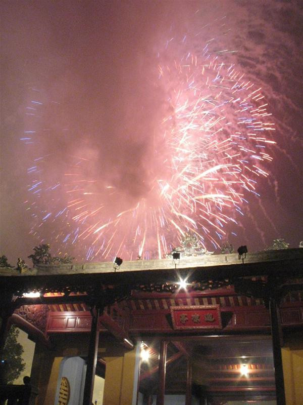 Pháo hoa trên bầu trời Huế. Ảnh : Thanh Tùng Ảnh : Thanh Tùng