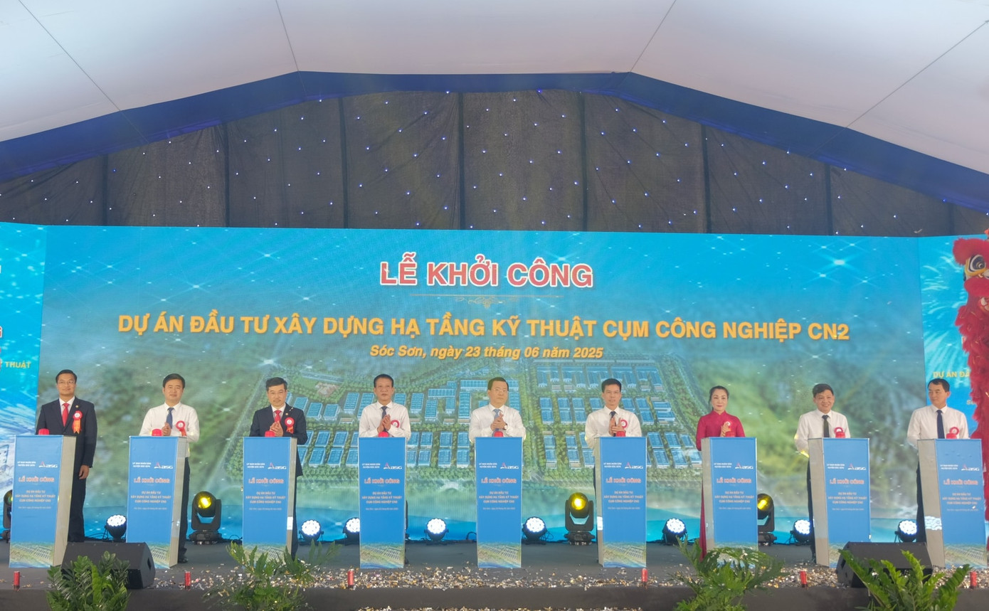 Các đại biểu làm lễ khởi công dự án. Các đại biểu làm lễ khởi công dự án.