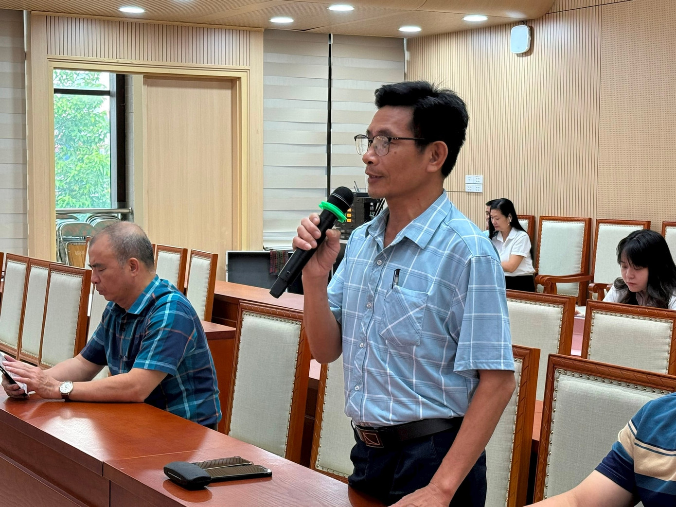 Cử tri quận Hà Đông nêu kiến nghị tại buổi tiếp xúc cử tri ngày 17/6