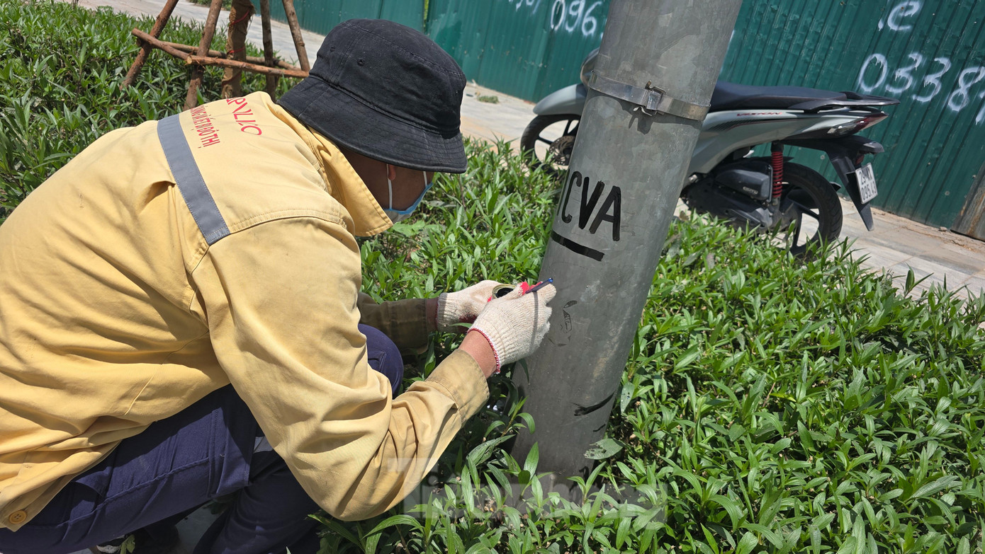 Những ngày qua, tình trạng nắng nóng trải dài tại các tỉnh miền Bắc với nhiệt độ trung bình từ 37-39 độ C, có nơi trên 39 độ C. Tại Hà Nội, nắng nóng gay gắt với nền nhiệt trung bình từ 37-39 độ C. Những ngày qua, tình trạng nắng nóng trải dài tại các tỉnh miền Bắc với nhiệt độ trung bình từ 37-39 độ C, có nơi trên 39 độ C. Tại Hà Nội, nắng nóng gay gắt với nền nhiệt trung bình từ 37-39 độ C.