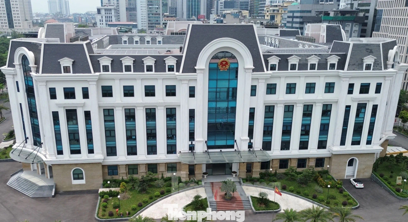 Trụ sở HĐND và MTTQ phường Cầu Giấy mới. Trụ sở HĐND và MTTQ phường Cầu Giấy mới.