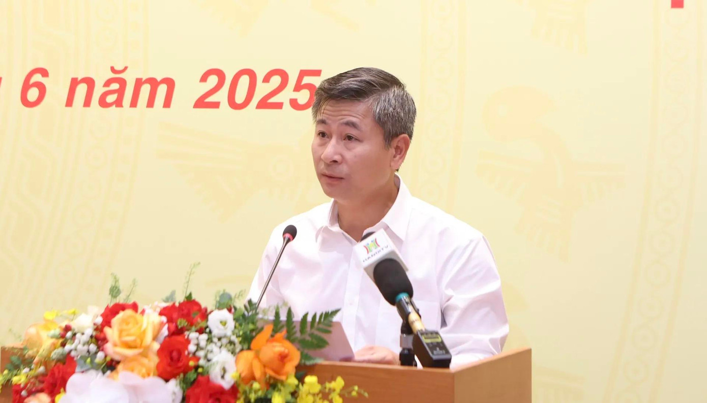 Ông Nguyễn Phi Thường, Giám đốc Sở Xây Dựng Hà Nội thông tin tại phiên giải trình. Ông Nguyễn Phi Thường, Giám đốc Sở Xây Dựng Hà Nội thông tin tại phiên giải trình.