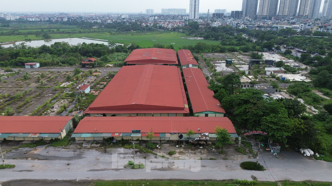 Theo bà Hà, việc xin Bộ NN&MT phê duyệt đánh giá tác động môi trường cũng phải mất 5 - 6 tháng; sau đó, UBND quận Hà Đông mới tiếp tục làm các bước chuẩn bị thực hiện đầu tư.