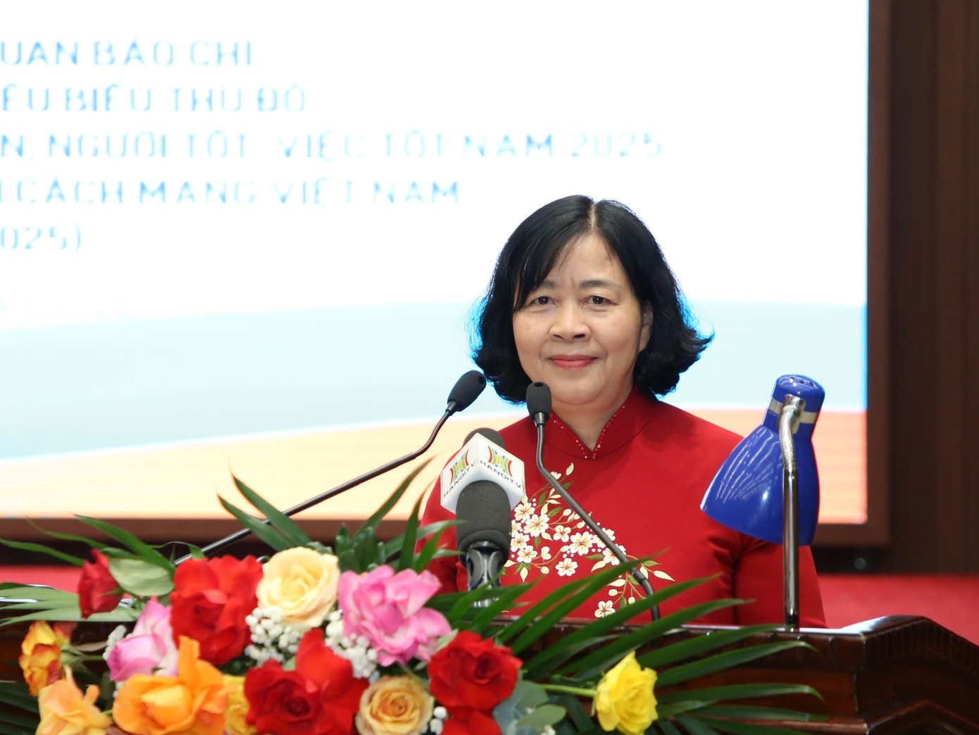 Bí thư Thành ủy Hà Nội Bùi Thị Minh Hoài phát biểu tại buổi lễ. Bí thư Thành ủy Hà Nội Bùi Thị Minh Hoài phát biểu tại buổi lễ.