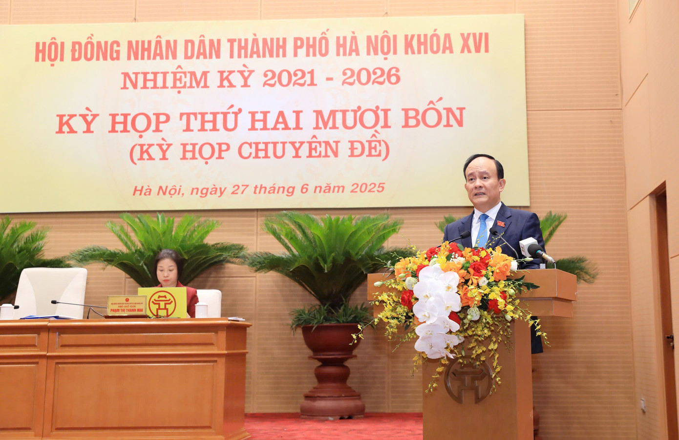 Chủ tịch HĐND thành phố Hà Nội Nguyễn Ngọc Tuấn phát biểu tại kỳ họp. Ảnh: PV. Chủ tịch HĐND thành phố Hà Nội Nguyễn Ngọc Tuấn phát biểu tại kỳ họp. Ảnh: PV.