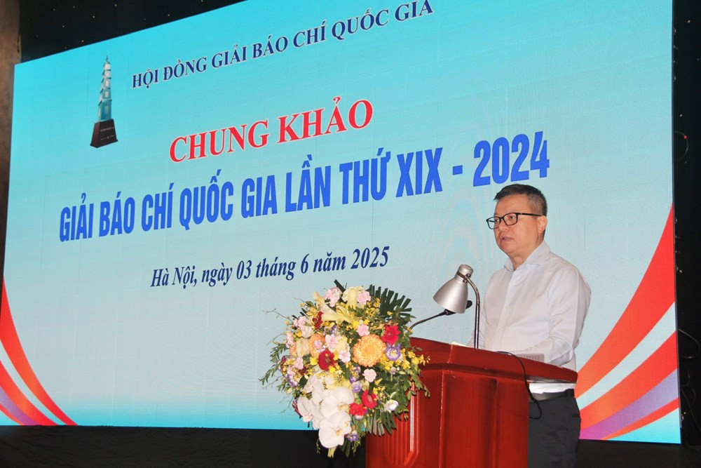 Nhà báo Lê Quốc Minh, Tổng Biên tập báo Nhân dân, Chủ tịch Hội Nhà báo Việt Nam phát biểu tại buổi lễ. Ảnh: TH. Nhà báo Lê Quốc Minh, Tổng Biên tập báo Nhân dân, Chủ tịch Hội Nhà báo Việt Nam phát biểu tại buổi lễ. Ảnh: TH.
