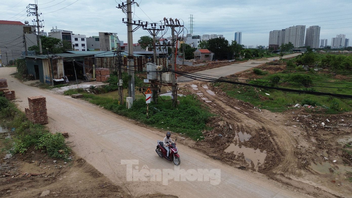 Ban Chỉ đạo triển khai dự án đầu tư xây dựng đường Vành đai 4- Vùng Thủ đô Hà Nội đã có văn bản yêu cầu các 3 tỉnh, thành chỉ đạo hoàn thành dứt điểm công tác GPMB thực hiện dự án đường Vành đai 4. Trong đó, giao Chủ tịch UBND TP. Hà Nội chỉ đạo, yêu cầu các quận, huyện: Hà Đông, Mê Linh, Đan Phượng, Hoài Đức, Thanh Oai, Thường Tín tập trung toàn lực, hoàn thành toàn bộ công tác GPMB, di chuyển công trình ngầm nổi, mộ chí trước ngày 30/6.