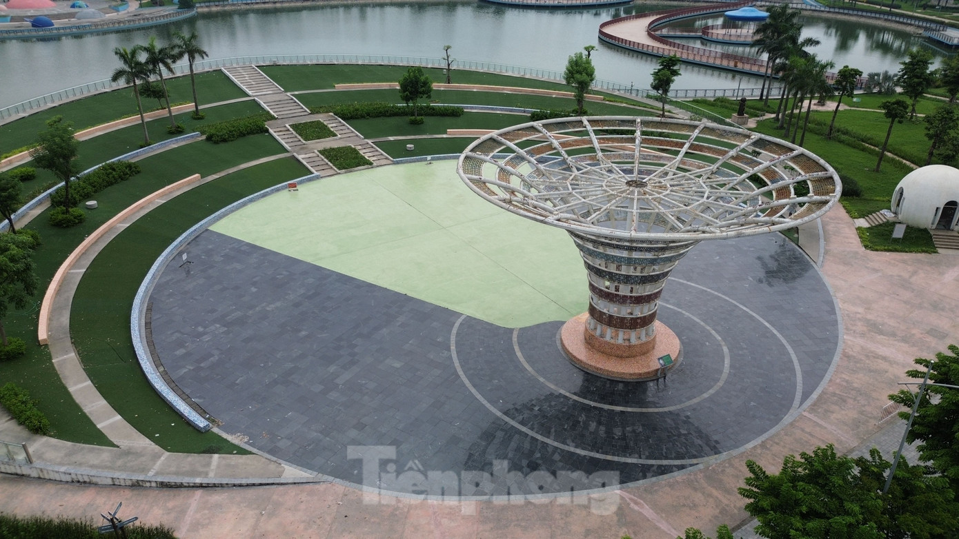 Sau nhiều cuộc họp giữa UBND thành phố, các sở ngành với chủ đầu tư, dự án Công viên Thiên Văn học cơ bản đã hoàn thành các hạng mục chính và được Chủ đầu tư tạm bàn giao cho UBND quận Hà Đông đưa vào sử dụng phục vụ nhân dân trong dịp Tết Nguyên đán 2024.