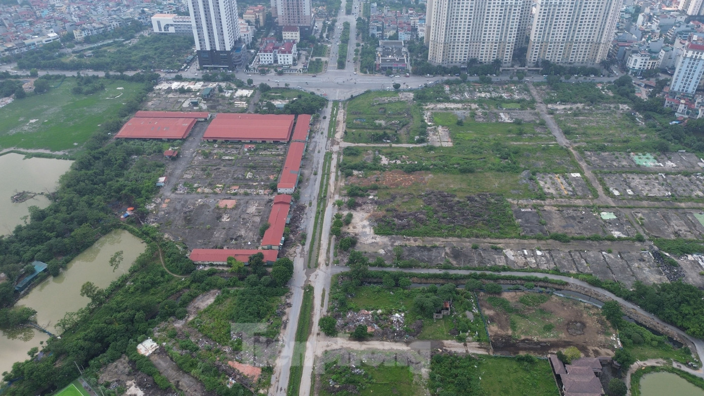 Quận Hà Đông cũng đang tập trung triển khai trích đo bản đồ địa chính tỷ lệ 1/500, khảo sát, triển khai đến người dân có diện tích đất bị thu hồi để kiểm đếm; đồng thời, phối hợp với các sở, ngành tháo gỡ khó khăn, vướng mắc liên quan đến dự án.