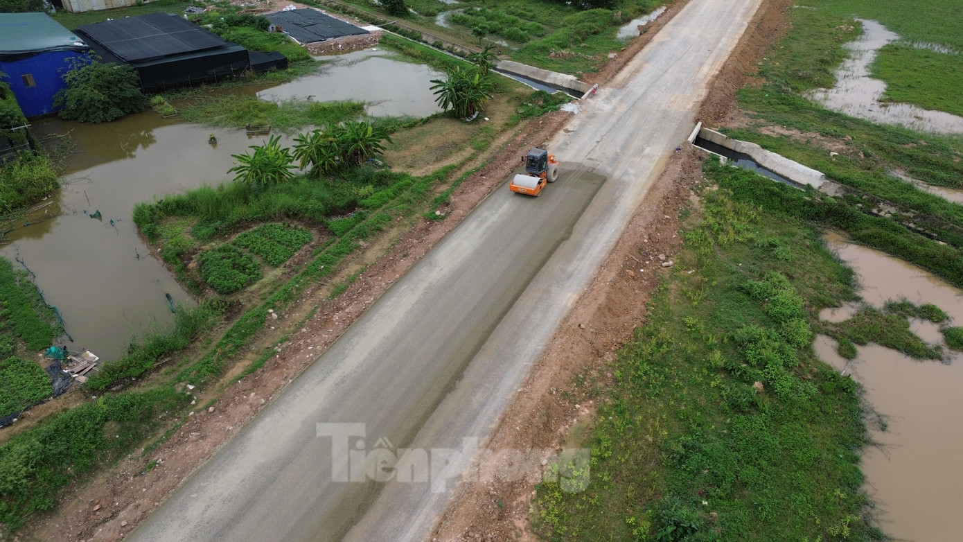 Bên cạnh đó, trên phạm vi tuyến còn nhiều điểm ngắt quãng, xôi đỗ với khoảng 18 đoạn chưa được bàn giao mặt bằng (dài khoảng 4,38km).