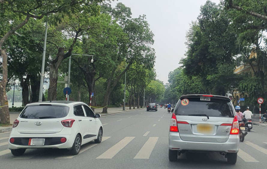 Theo đề xuất, xe ô tô từ 8 chỗ trở xuống kinh doanh vận tải sẽ phải lắp thiết bị ghi hình ảnh tài xế (Ảnh minh họa). Theo đề xuất, xe ô tô từ 8 chỗ trở xuống kinh doanh vận tải sẽ phải lắp thiết bị ghi hình ảnh tài xế (Ảnh minh họa).