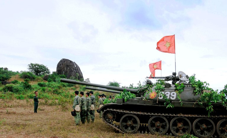Lữ đoàn được thành lập năm 1973 (có bí danh Đoàn Sơn Lâm), lập chiến công vang dội trên mặt trận Tây Nguyên trong công cuộc giải phóng và bảo vệ tổ quốc. Các “tăng đội” tập trung trước giờ huấn luyện, phổ biến nội dung, bài tập luyện