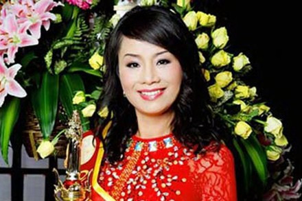 Bác sĩ Trương Thị Tuyết Nga đạt danh hiệu “Quý bà thành đạt” tại cuộc thi “Hoa hậu Quý bà đẹp và thành đạt năm 2009”