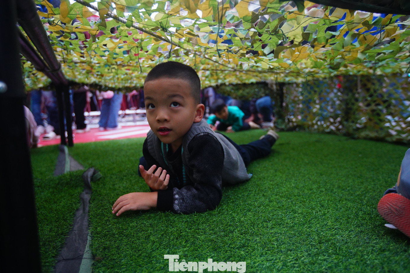 Khu rèn luyện thể chất, luyện tập kỹ năng leo trèo, bò trườn, đi thăng bằng thu hút người dân, đặc biệt các em nhỏ đến trải nghiệm.