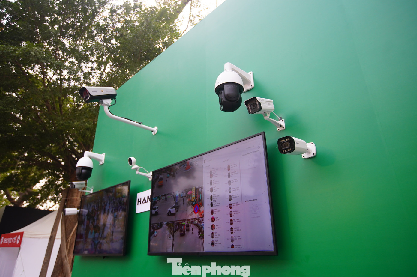 Nhiều loại camera tiên tiến được giới thiệu.